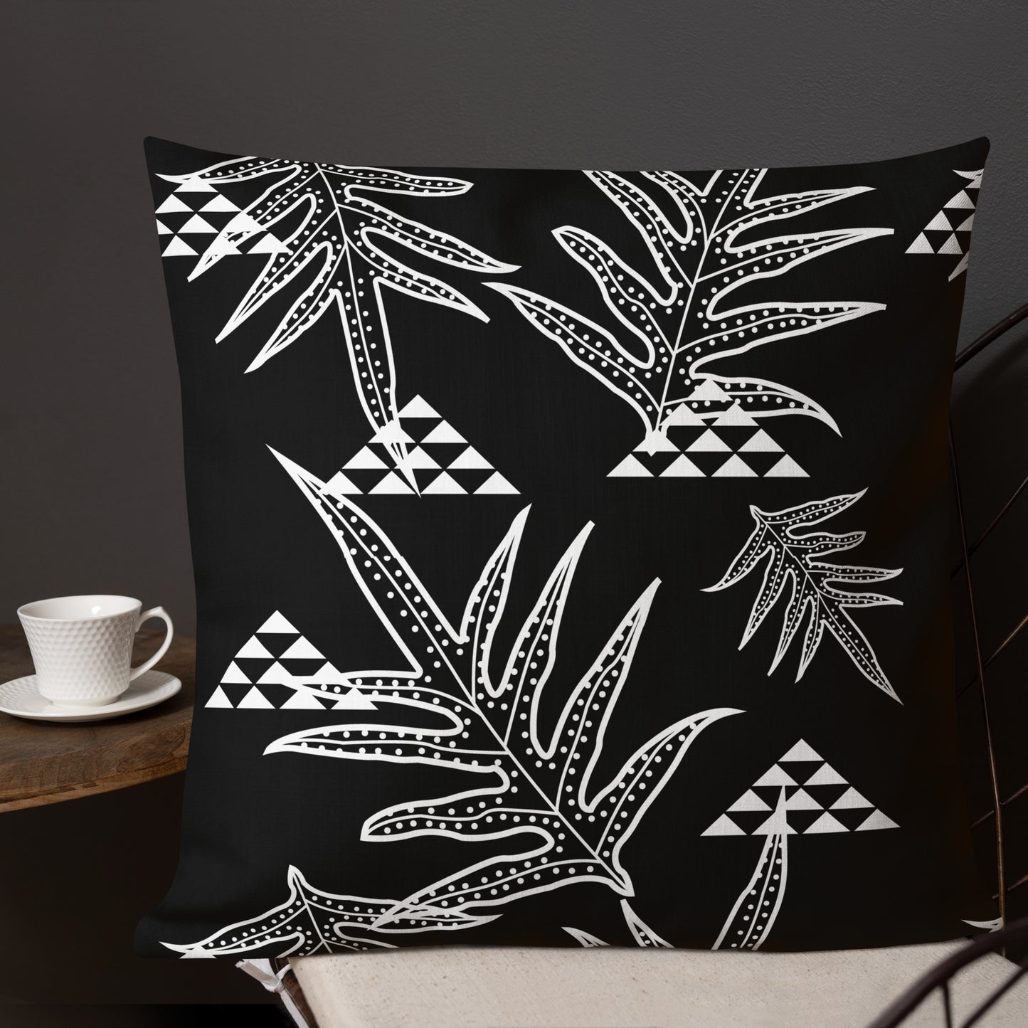 Laua'e Black Premium Pillow